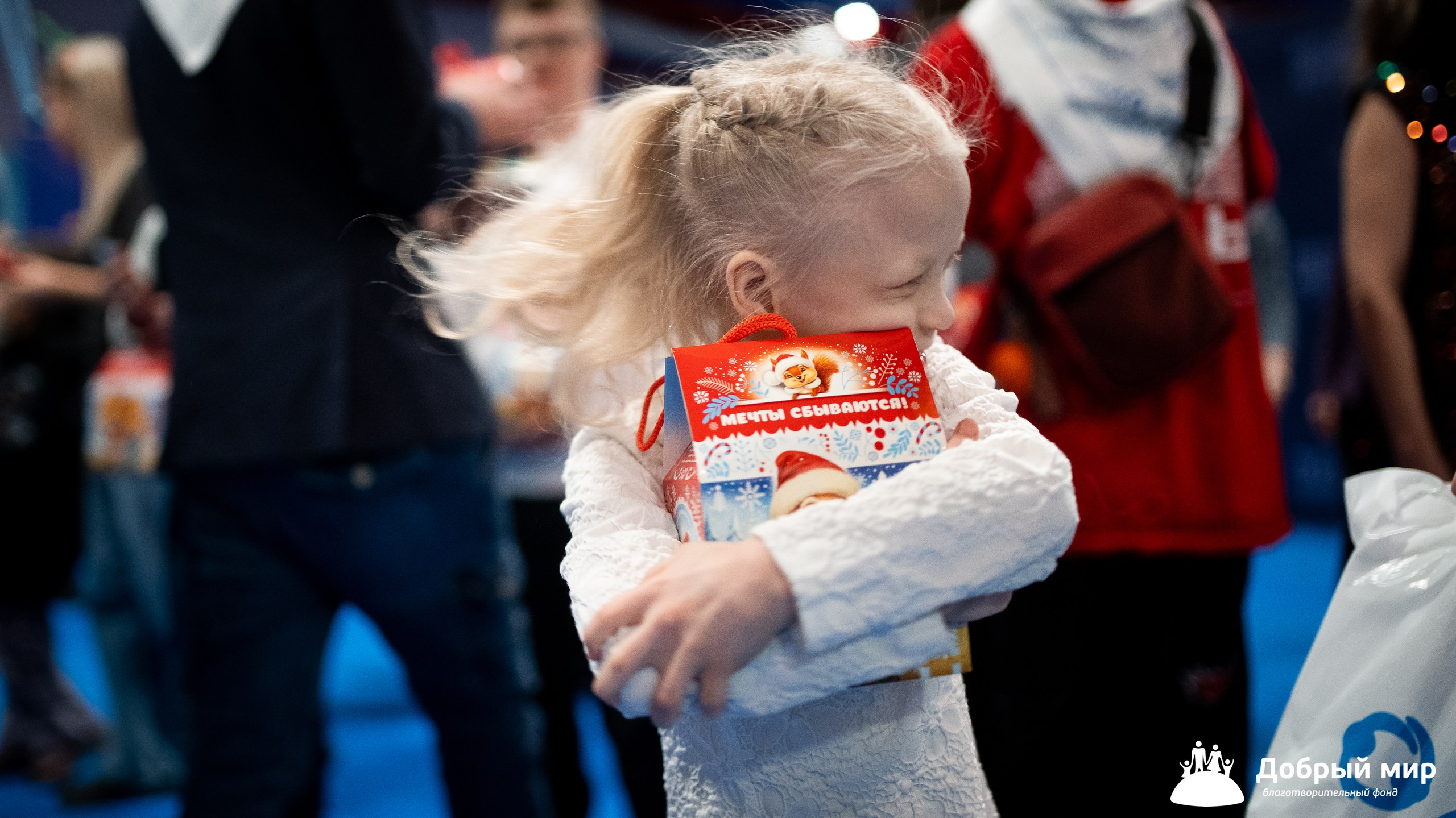 Более 300 гостей собрала космическая ёлка «Вселенная Доброго мира» в Твери